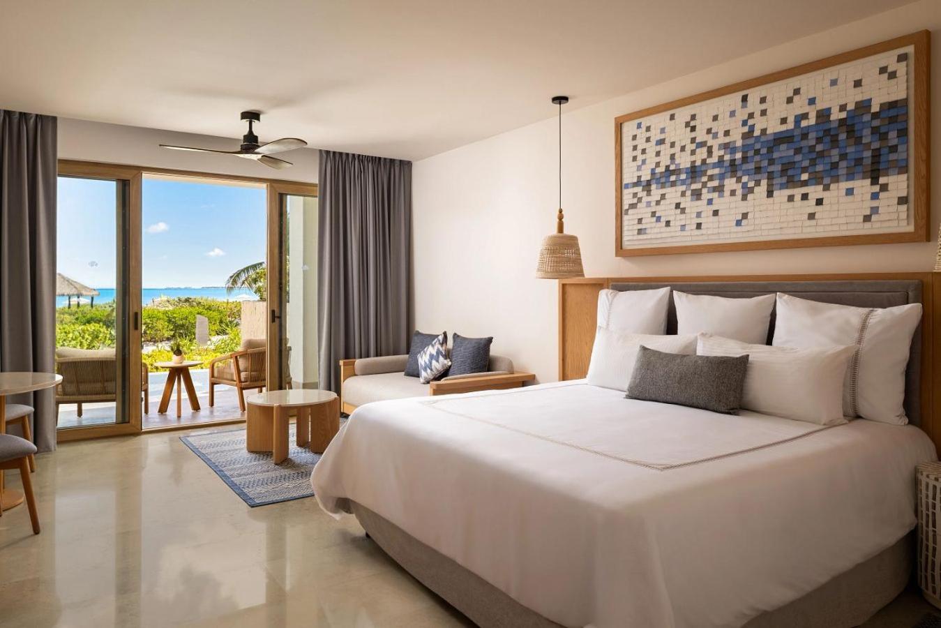 Preferred Club Junior Suite Ocean Front - King Bed
